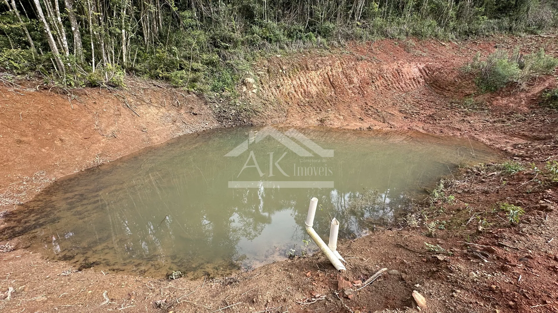 Área de terra com riacho à venda em Santa Maria do Herval