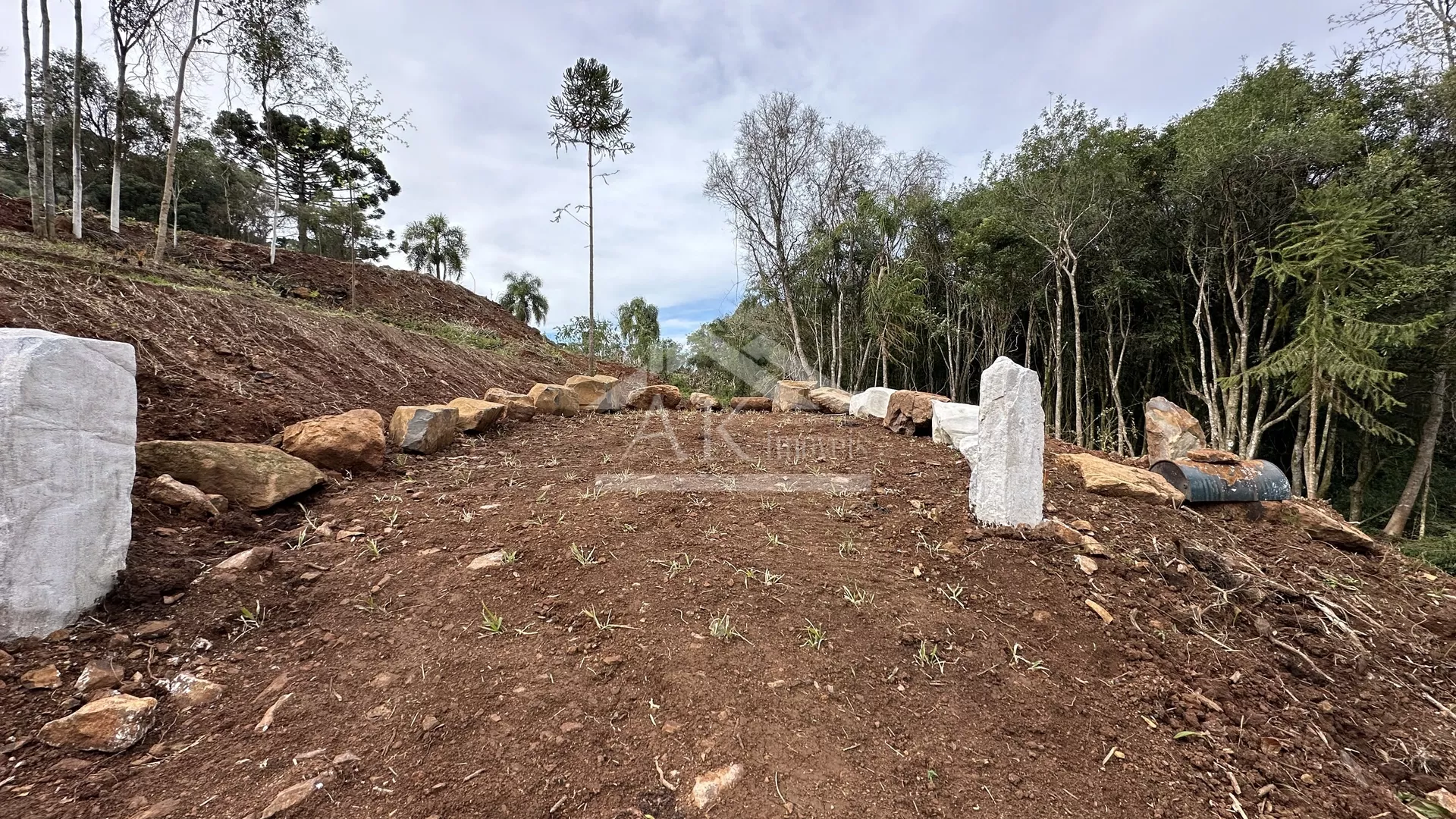 Área de terra com riacho à venda em Santa Maria do Herval