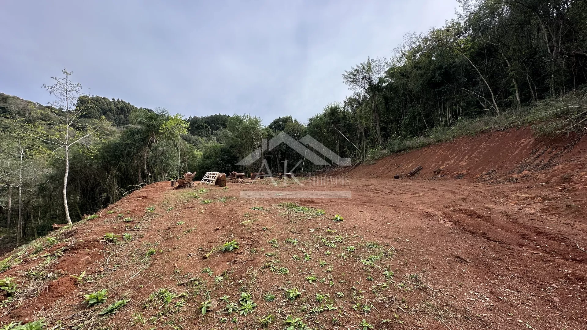 Área de terra com riacho à venda em Santa Maria do Herval