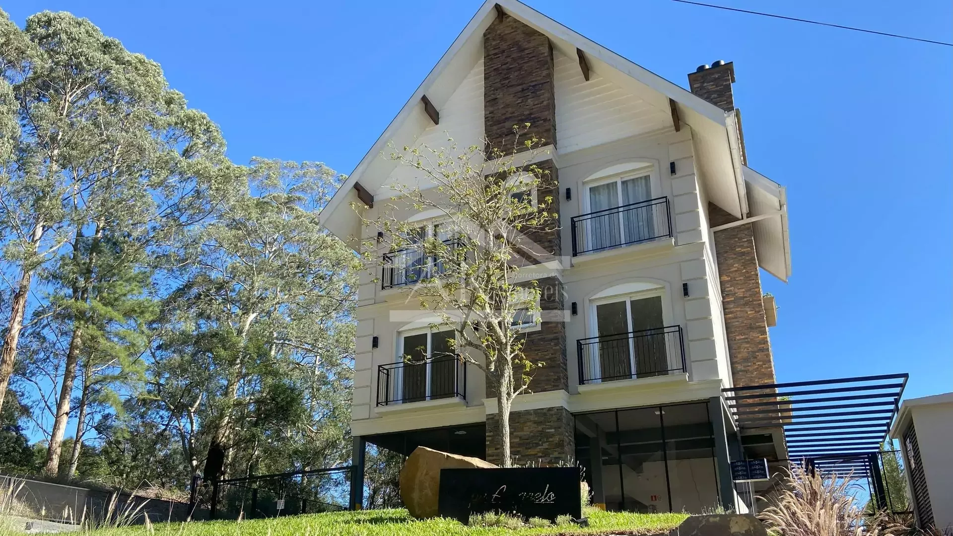 Apartamento bem localizado à venda em Gramado na Serra Gaúcha