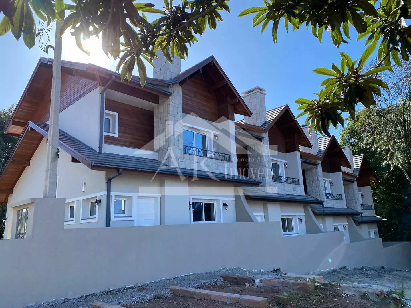 Sobrados novos com jardim privativo à venda em Nova Petrópolis, na Serra Gaúcha