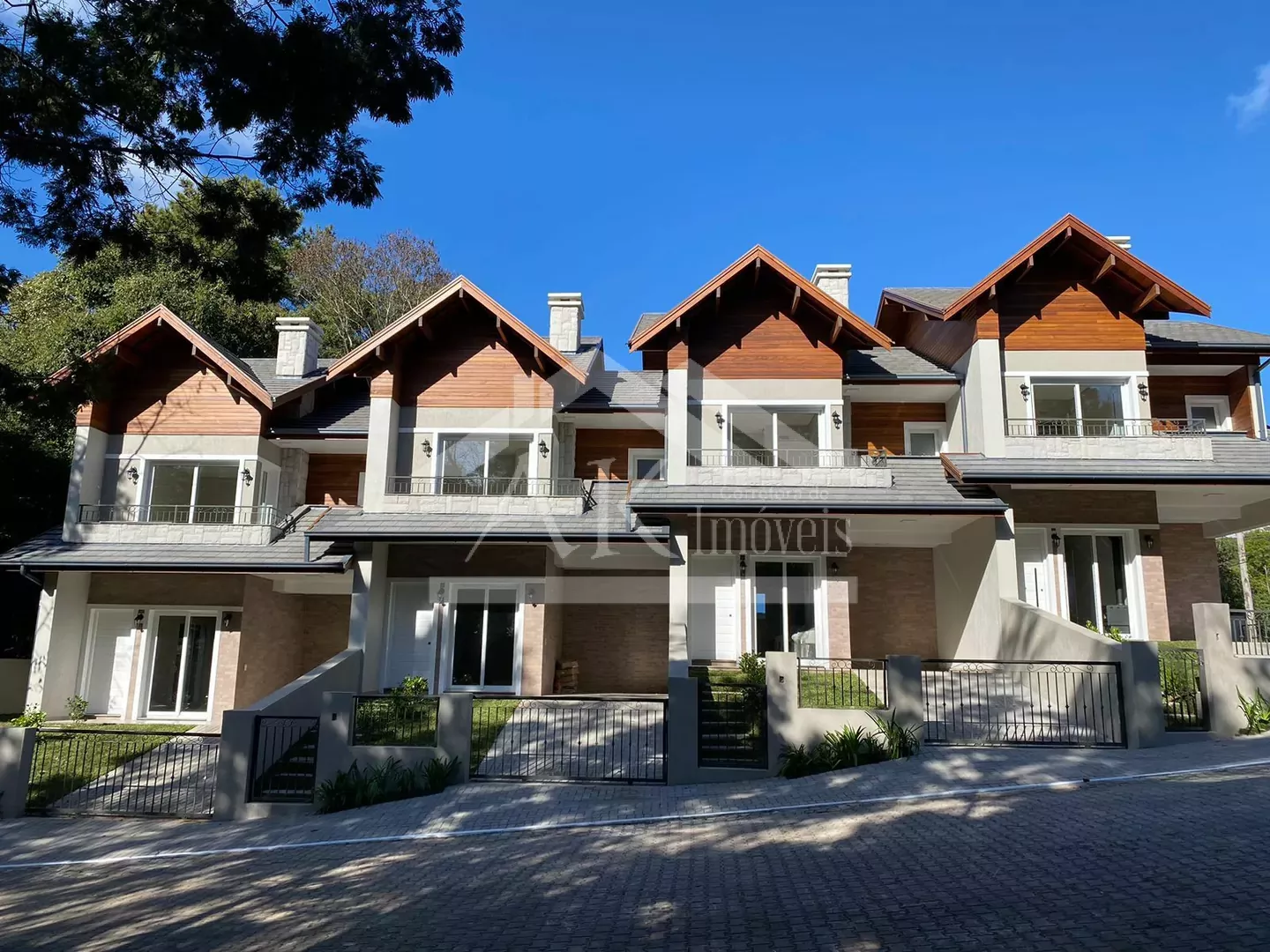Sobrados novos com jardim privativo à venda em Nova Petrópolis, na Serra Gaúcha