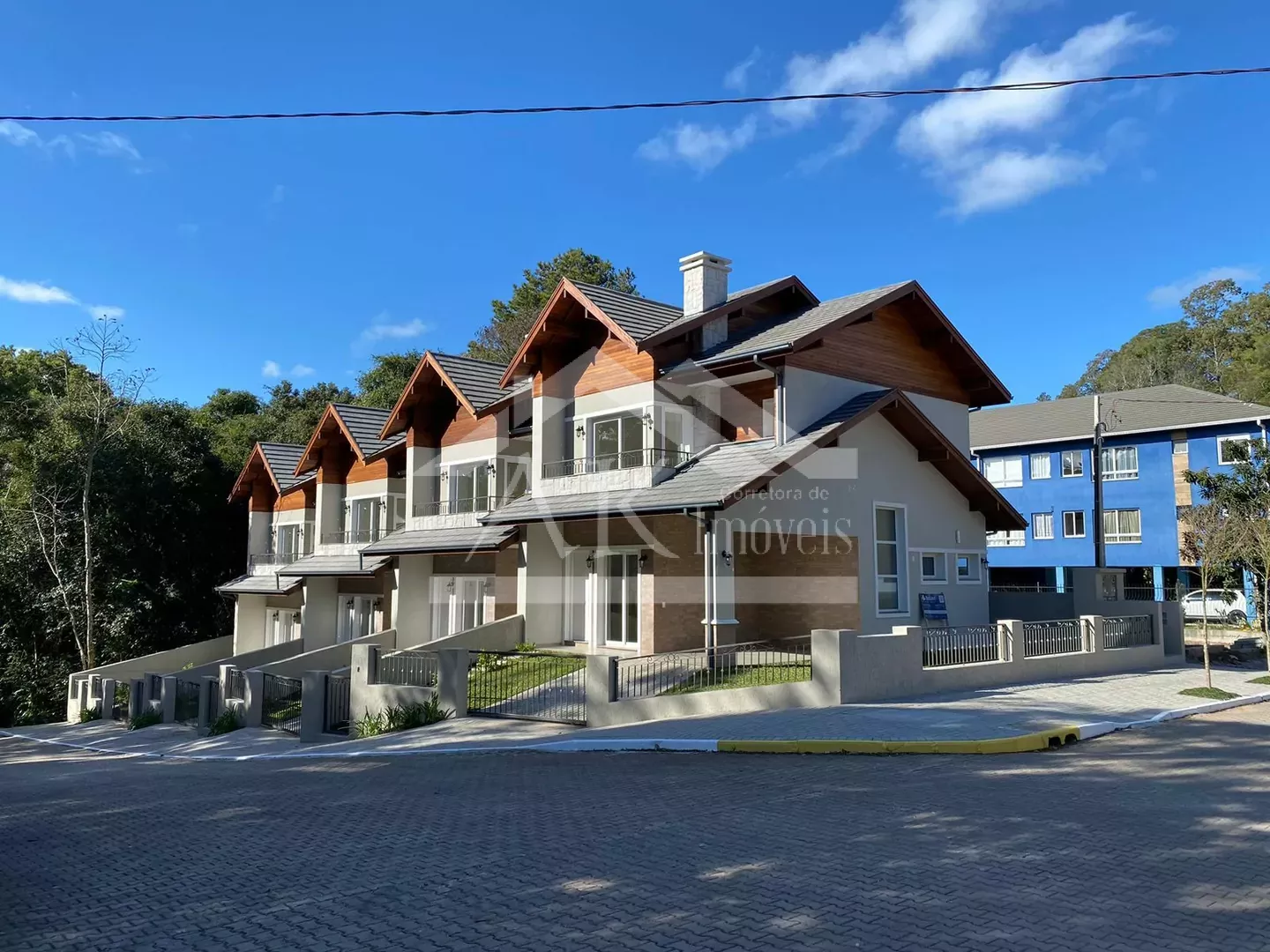 Sobrados novos com jardim privativo à venda em Nova Petrópolis, na Serra Gaúcha