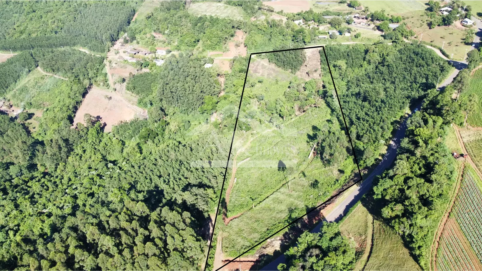 Bela área com vista e riacho à venda em Linha Nova na Serra Gaúcha!
