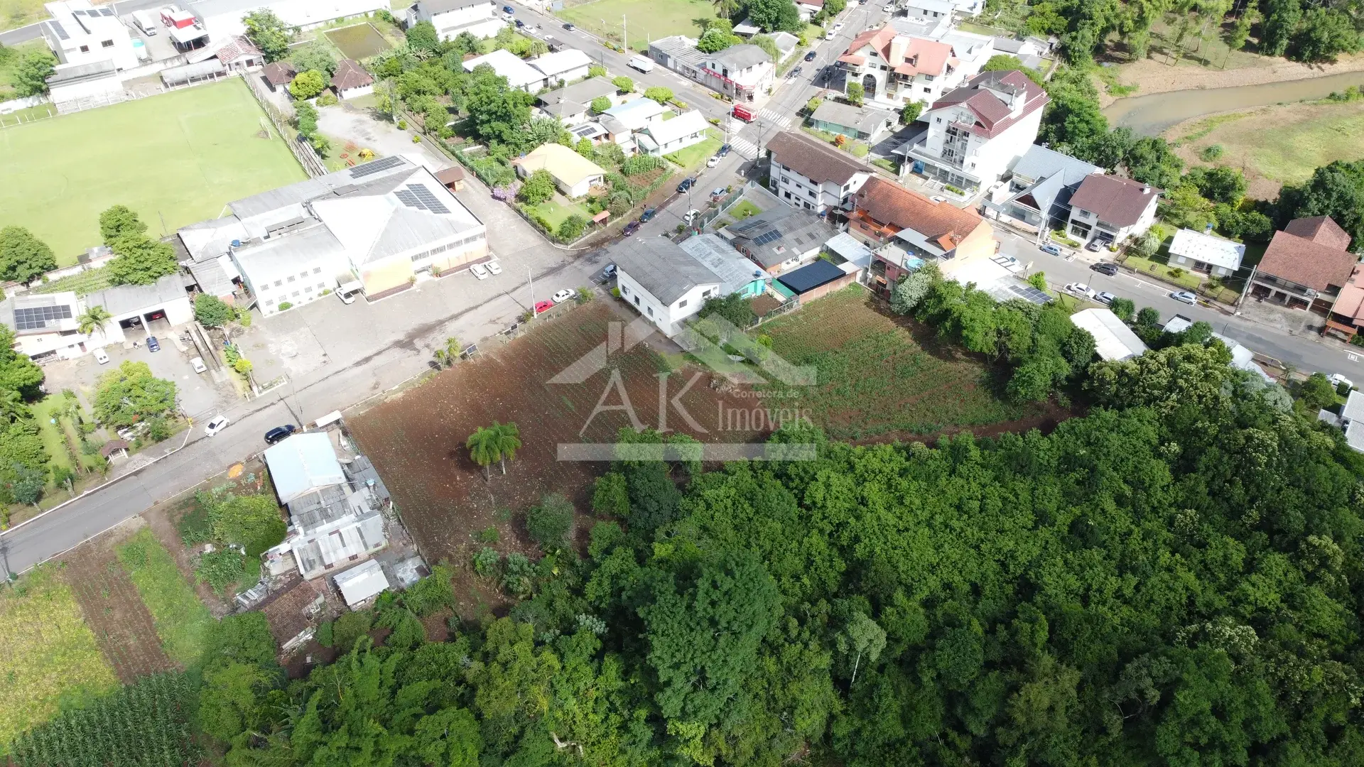 Amplo terreno comercial à venda no centro de Picada Café na Serra Gaúcha