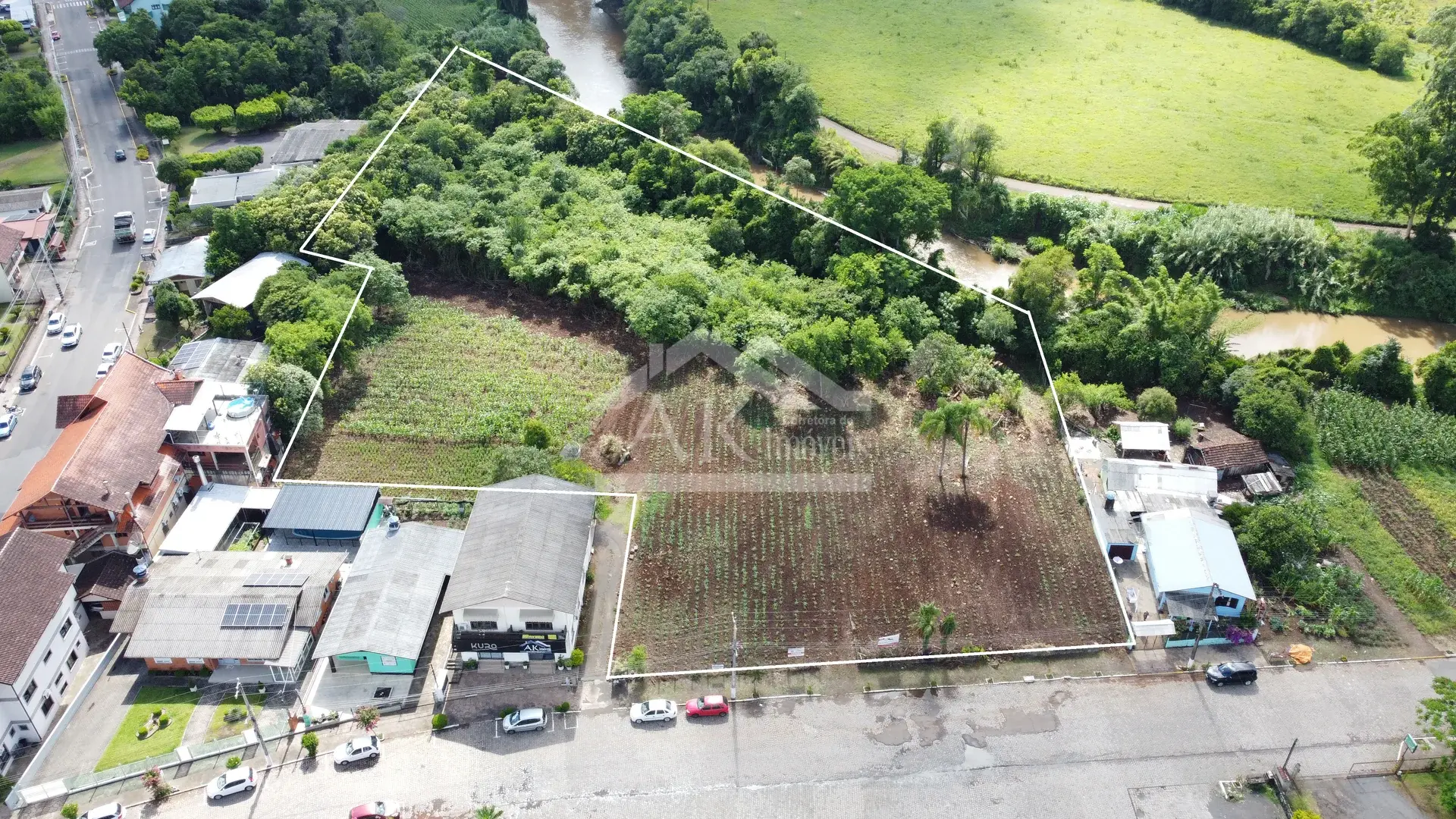 Amplo terreno comercial à venda no centro de Picada Café na Serra Gaúcha