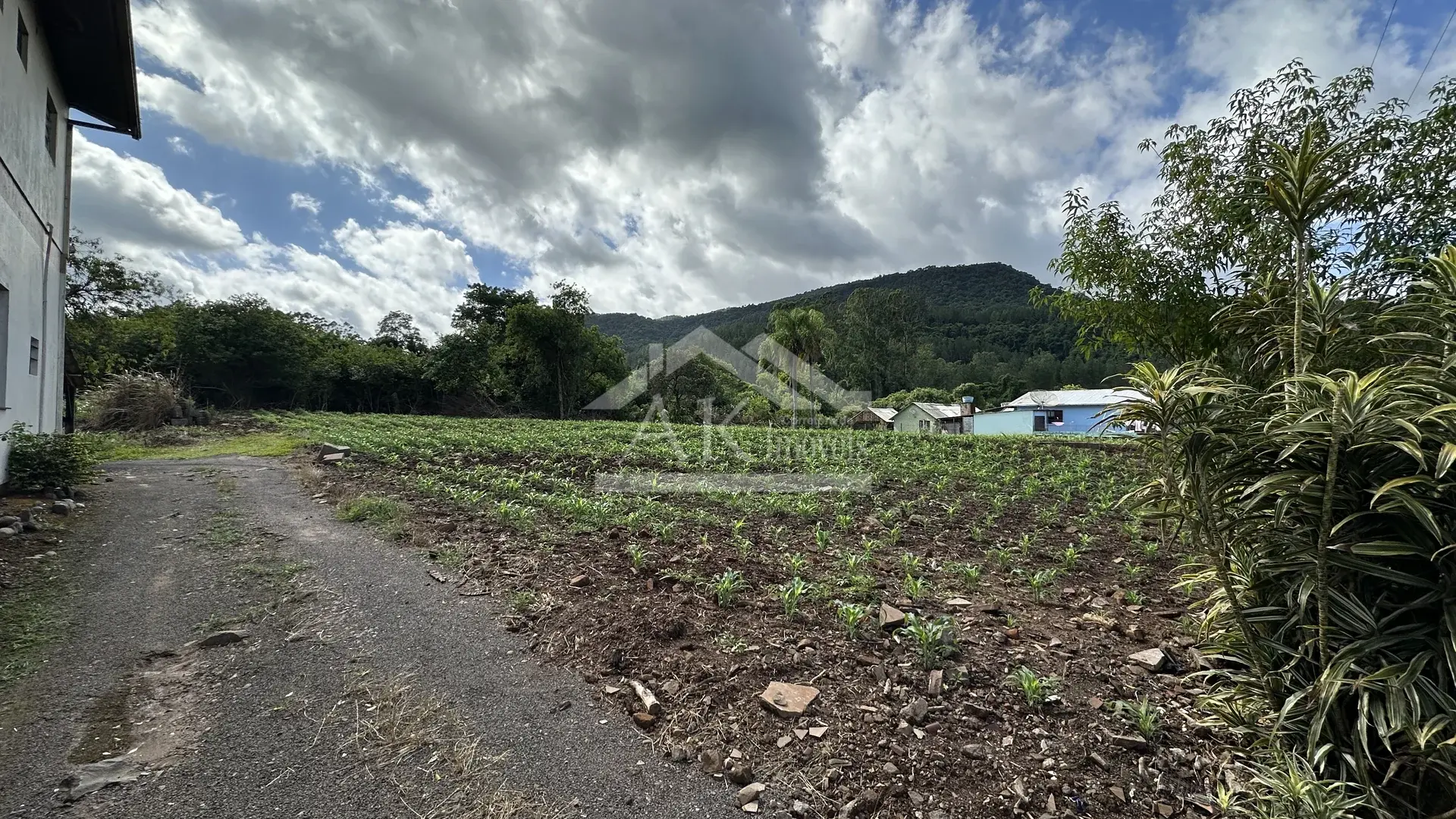 Amplo terreno comercial à venda no centro de Picada Café na Serra Gaúcha
