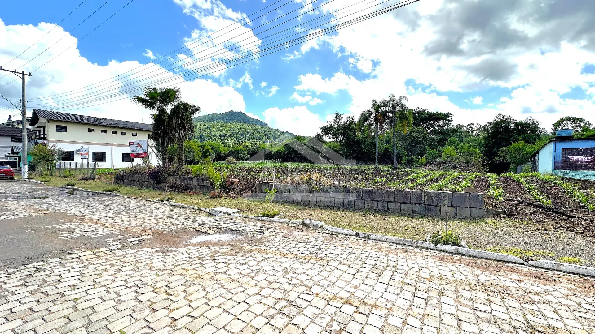 Amplo terreno comercial à venda no centro de Picada Café na Serra Gaúcha