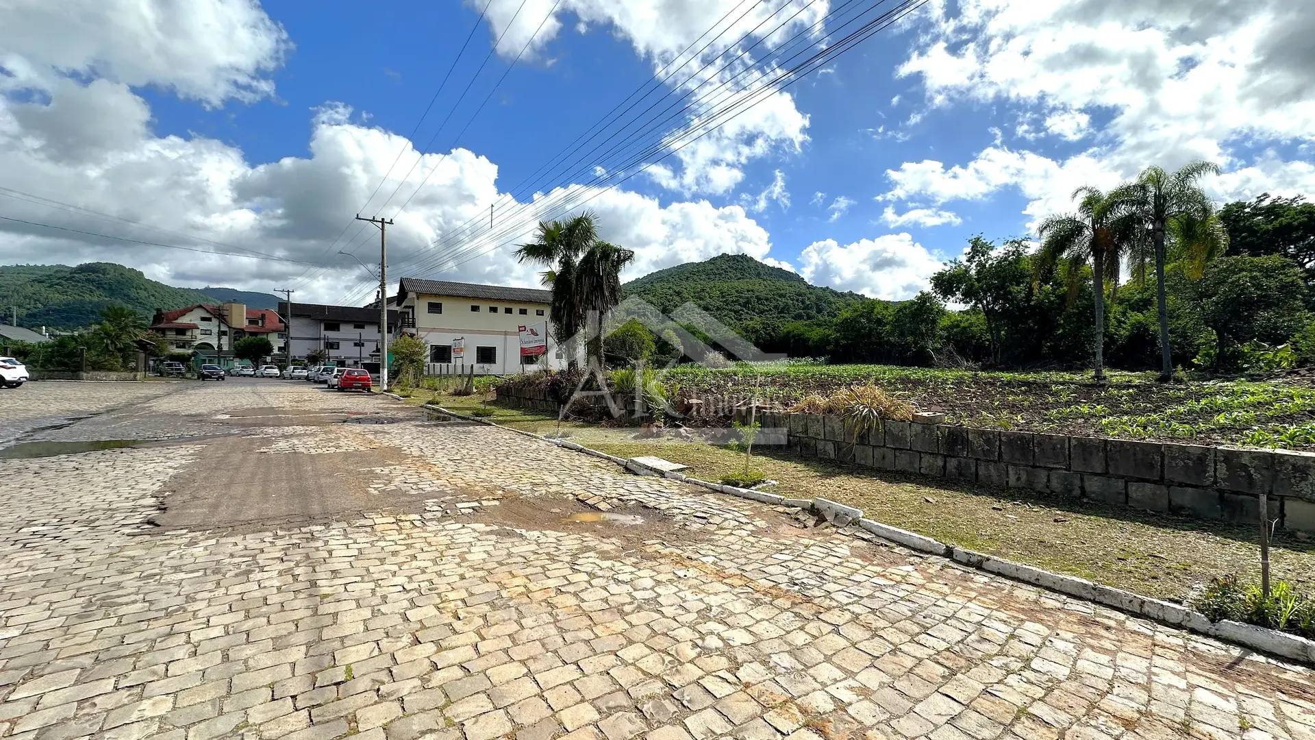 Amplo terreno comercial à venda no centro de Picada Café na Serra Gaúcha