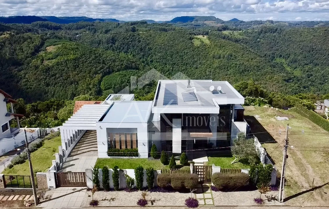 Casa de alto padrão com suíte, piscina e vista, à venda em Nova Petrópolis na Serra Gaúcha
