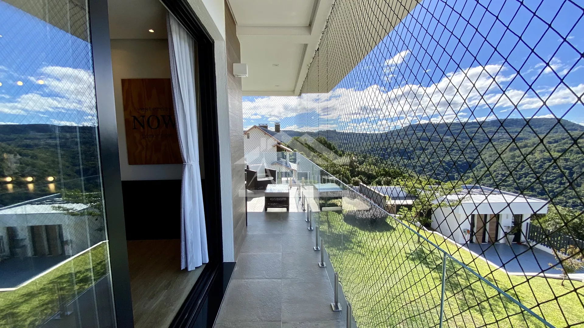 Casa de alto padrão com suíte, piscina e vista, à venda em Nova Petrópolis na Serra Gaúcha