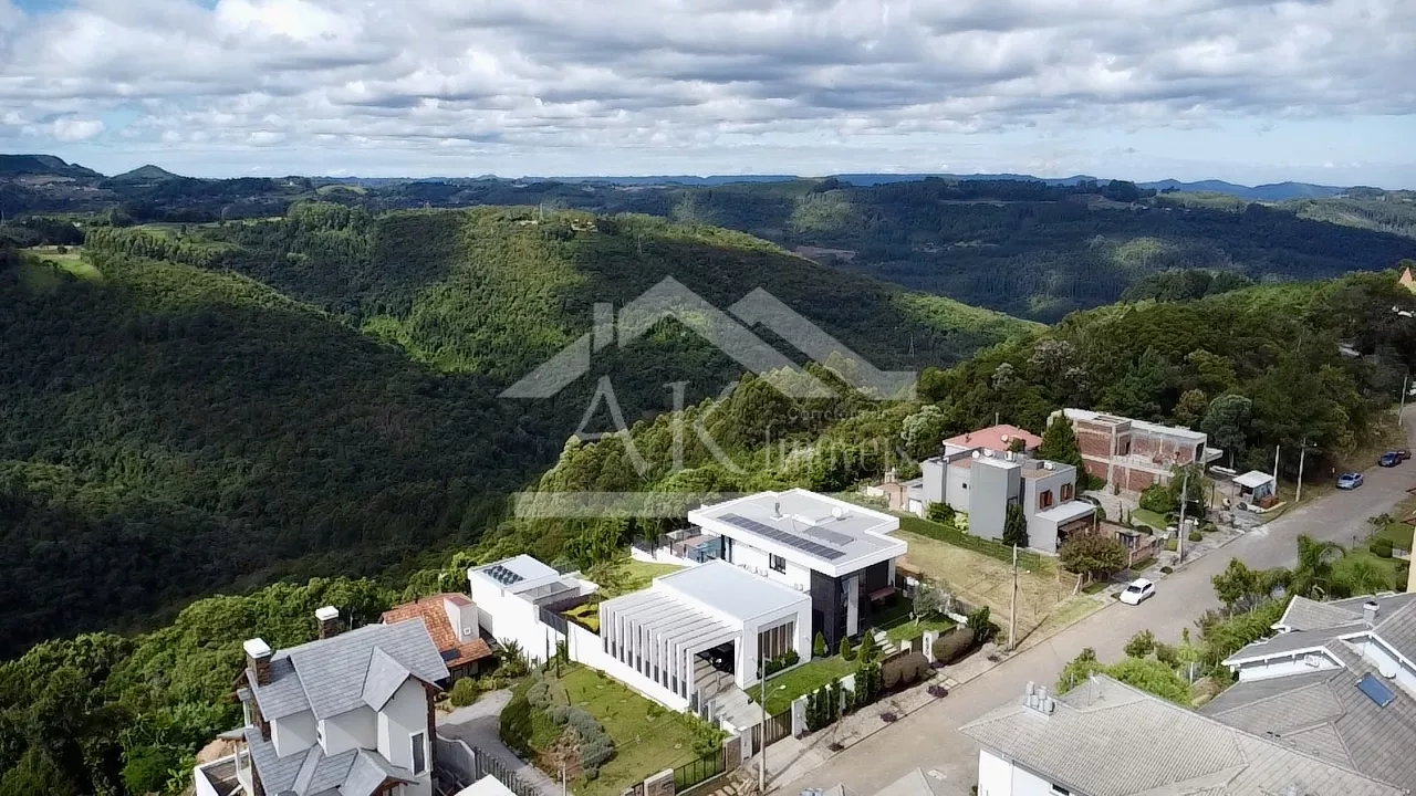 Casa de alto padrão com suíte, piscina e vista, à venda em Nova Petrópolis na Serra Gaúcha
