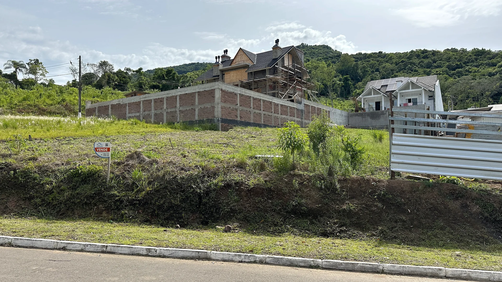 Amplo terreno à venda no centro de Picada Café, na Serra Gaúcha