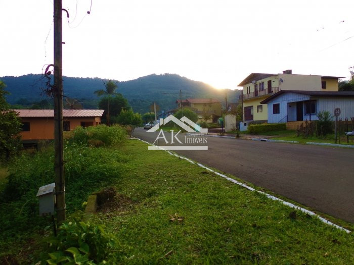 Terreno com declive a venda em ótimo bairro de Picada Café, na Serra Gaúcha