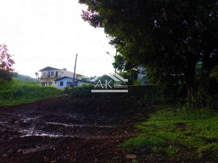 Terreno com declive a venda em ótimo bairro de Picada Café, na Serra Gaúcha
