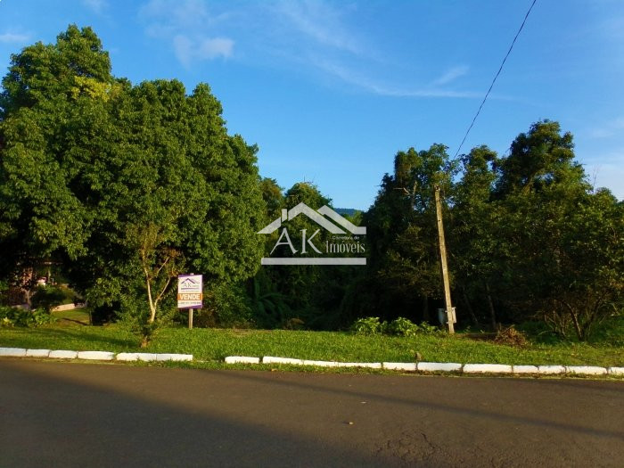 Terreno com declive a venda em ótimo bairro de Picada Café, na Serra Gaúcha
