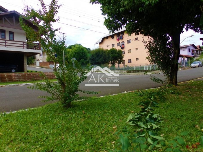 Terreno com declive a venda em ótimo bairro de Picada Café, na Serra Gaúcha