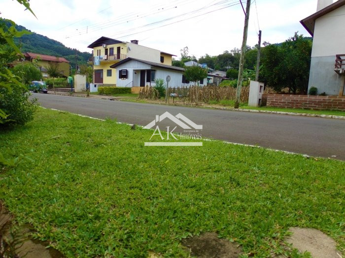 Terreno com declive a venda em ótimo bairro de Picada Café, na Serra Gaúcha