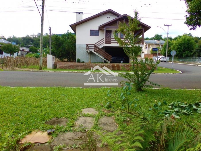 Terreno com declive a venda em ótimo bairro de Picada Café, na Serra Gaúcha