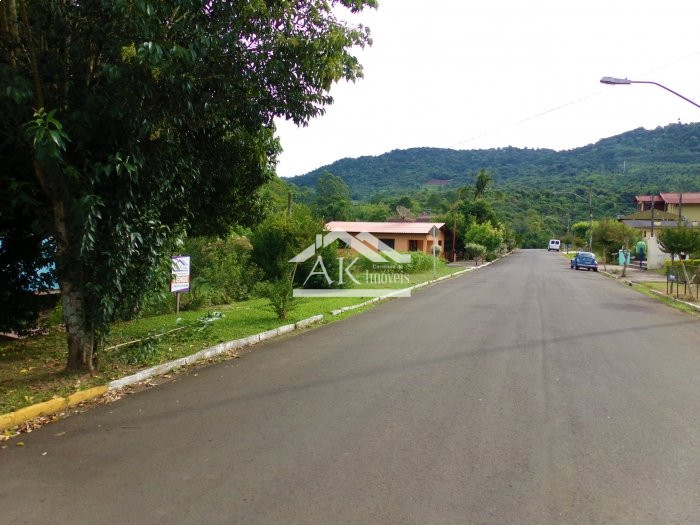 Terreno com declive a venda em ótimo bairro de Picada Café, na Serra Gaúcha