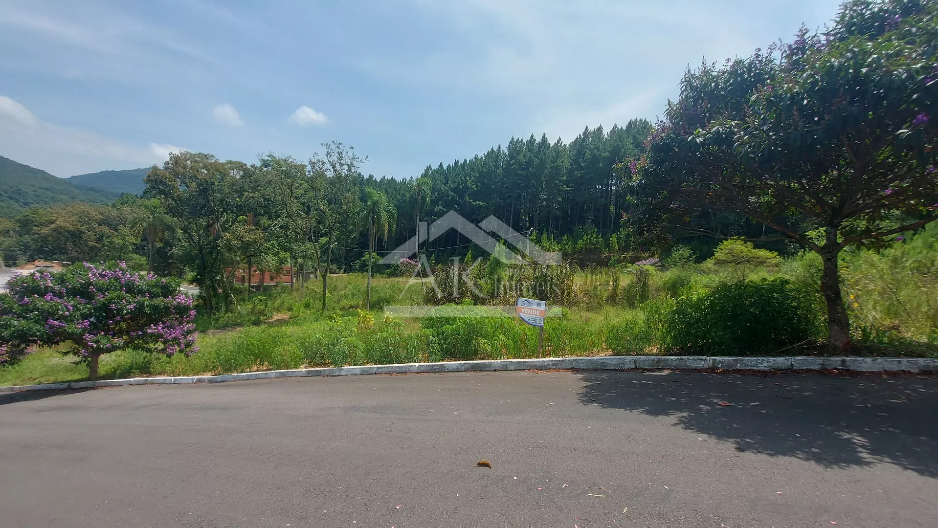 Terreno com vista, à venda, no Centro de Picada Café, na Serra Gaúcha
