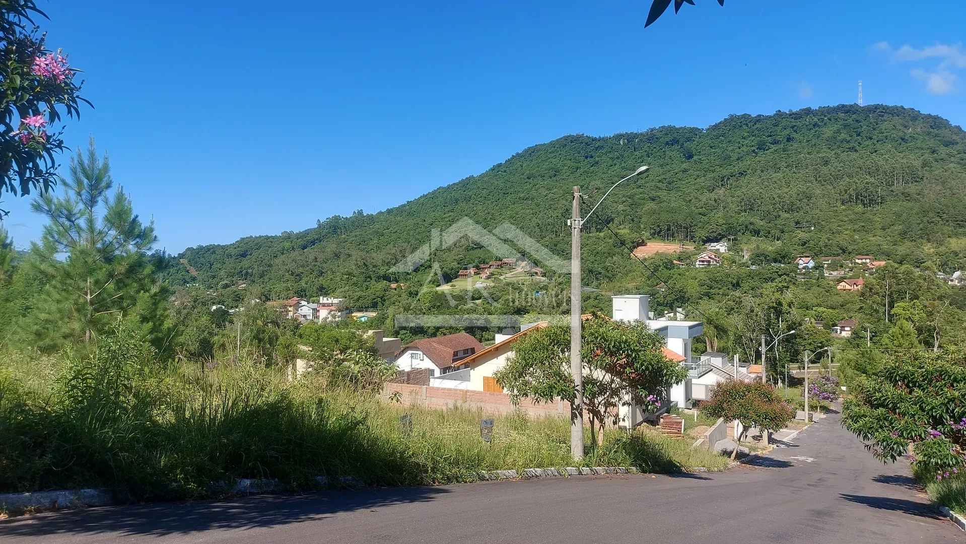 Terreno com vista, à venda, no Centro de Picada Café, na Serra Gaúcha