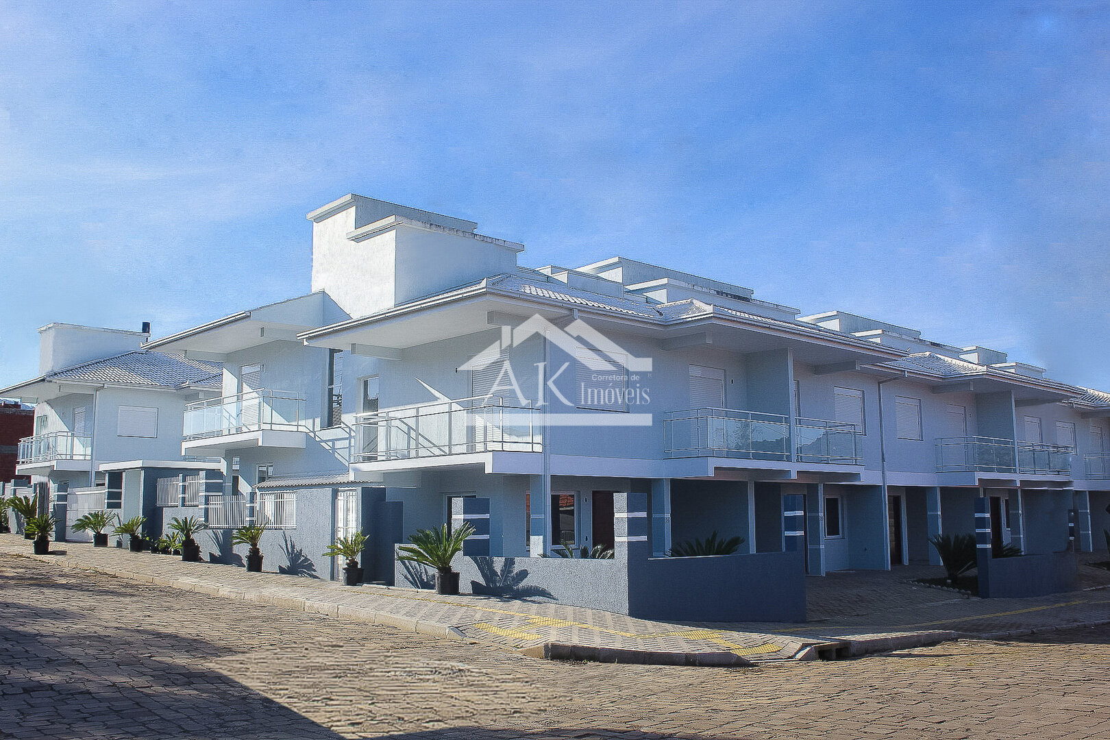 Sobrados novos com dois quartos em ótima localização à venda em Feliz-RS