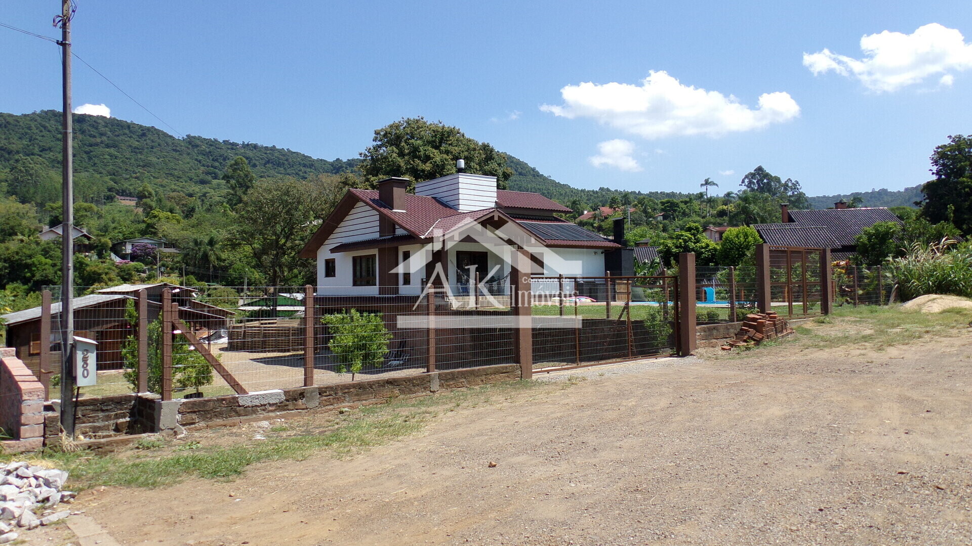 Imagens do imóveis Ampla casa com 3 quartos e piscina a venda em Picada Café na Serra Gaúcha