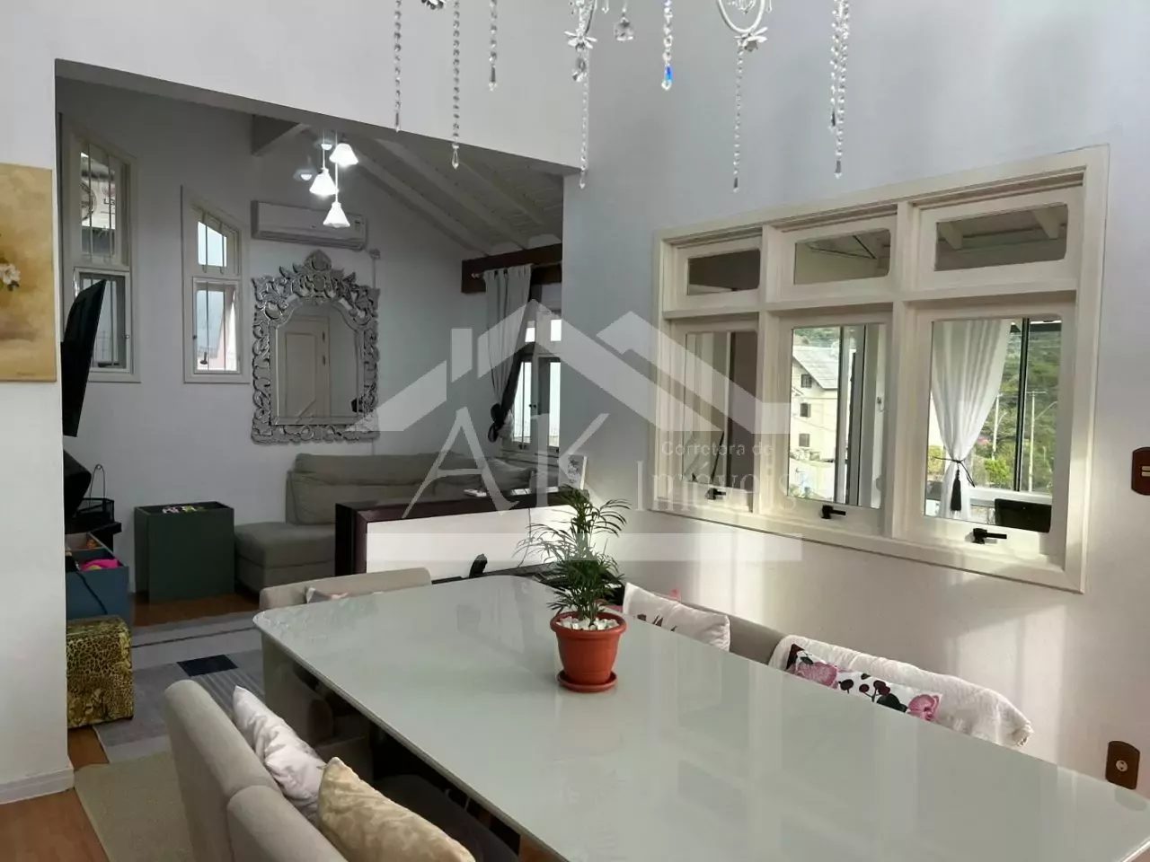 Linda casa com 3 quartos à venda na cidade de Picada Café, na Serra Gaúcha