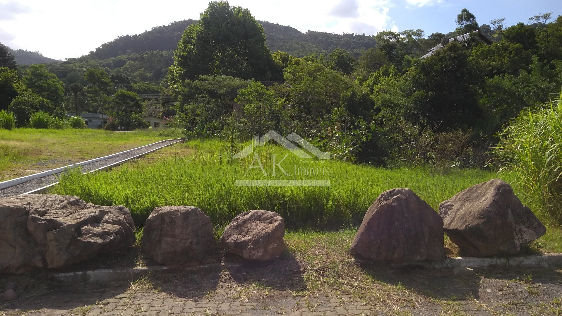 Terrenos planos com infraestrutura completa à venda em Picada Café na Serra Gaúcha