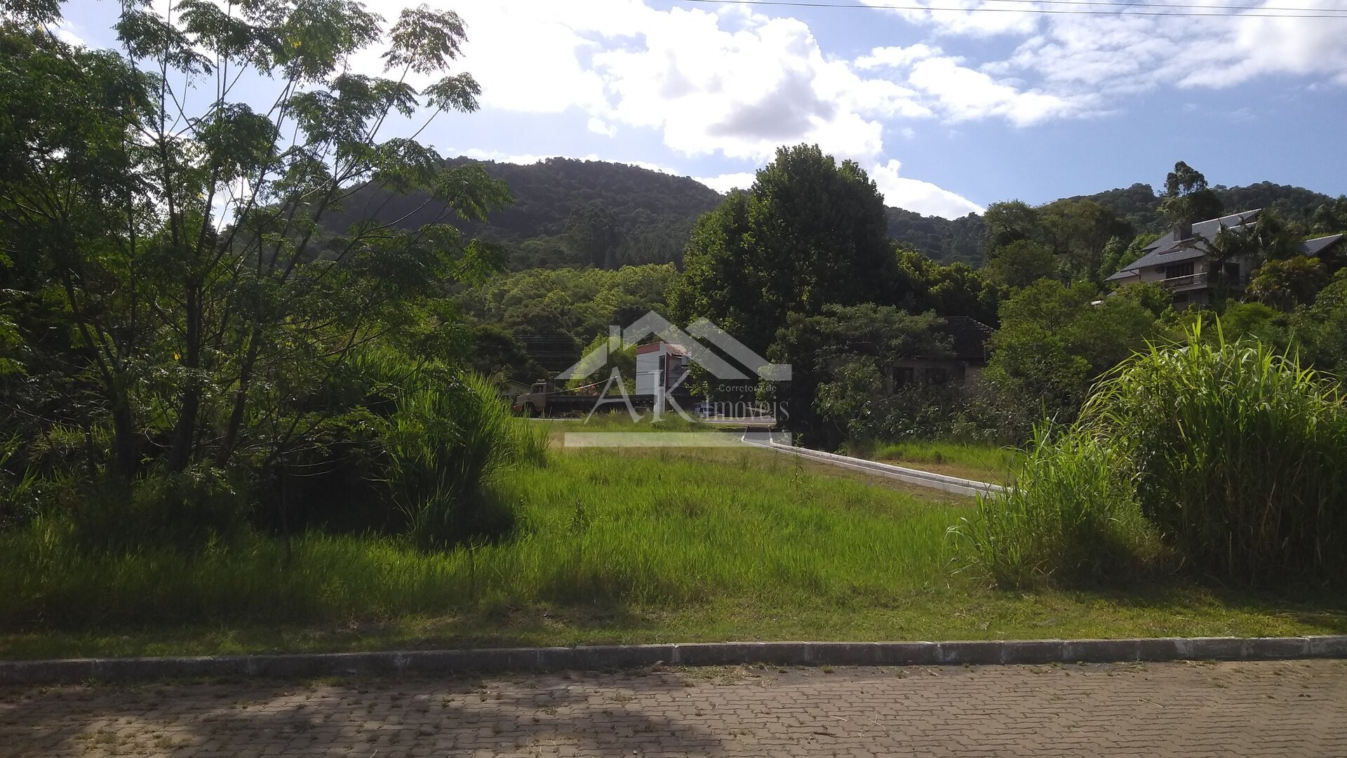 Terrenos planos com infraestrutura completa à venda em Picada Café na Serra Gaúcha