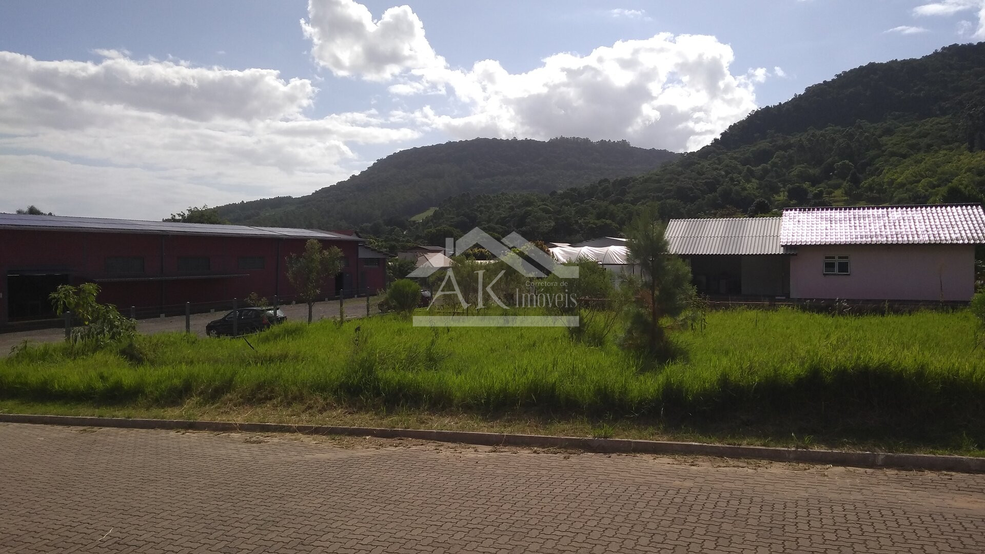 Terrenos planos com infraestrutura completa à venda em Picada Café na Serra Gaúcha