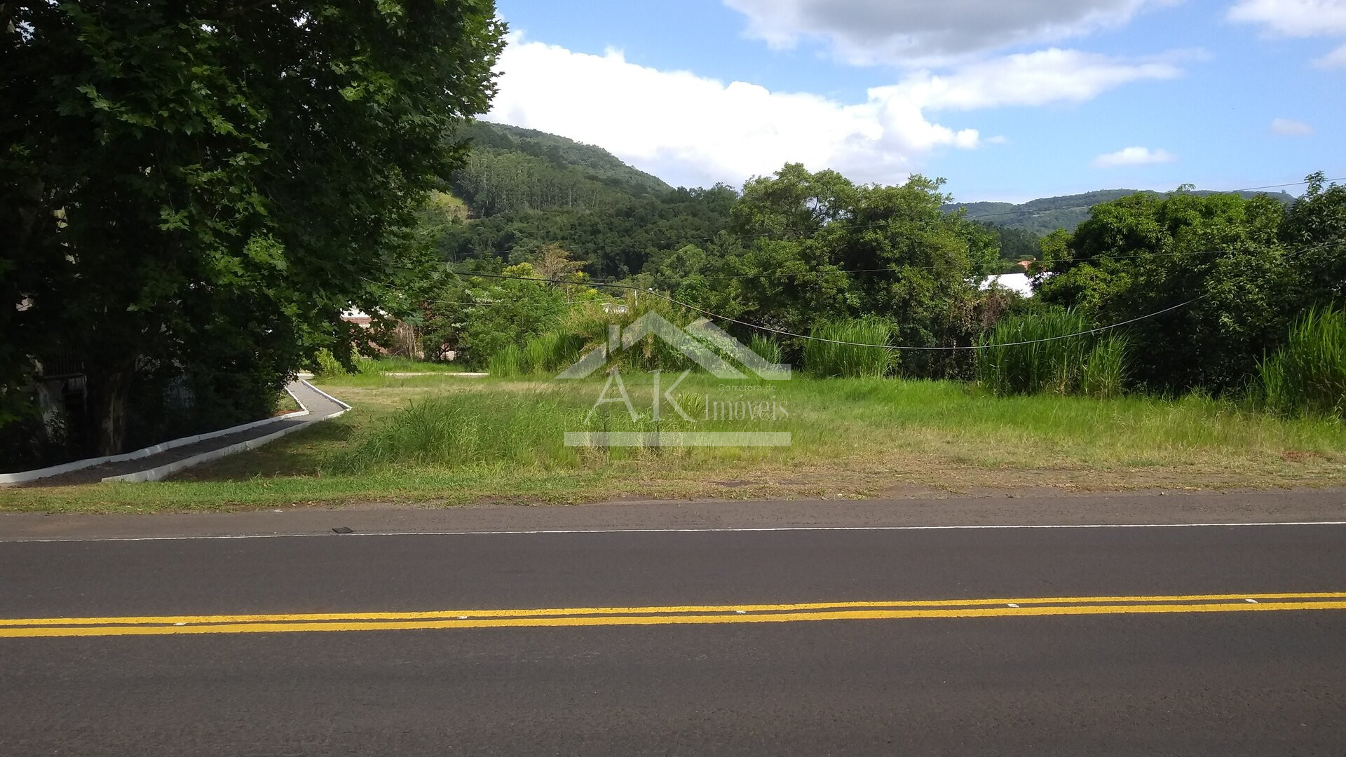 Terrenos planos com infraestrutura completa à venda em Picada Café na Serra Gaúcha