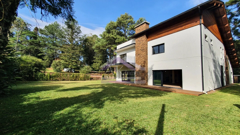 Magnífica casa de alto padrão a venda no centro de Nova Petrópolis, jardim da Serra Gaúcha