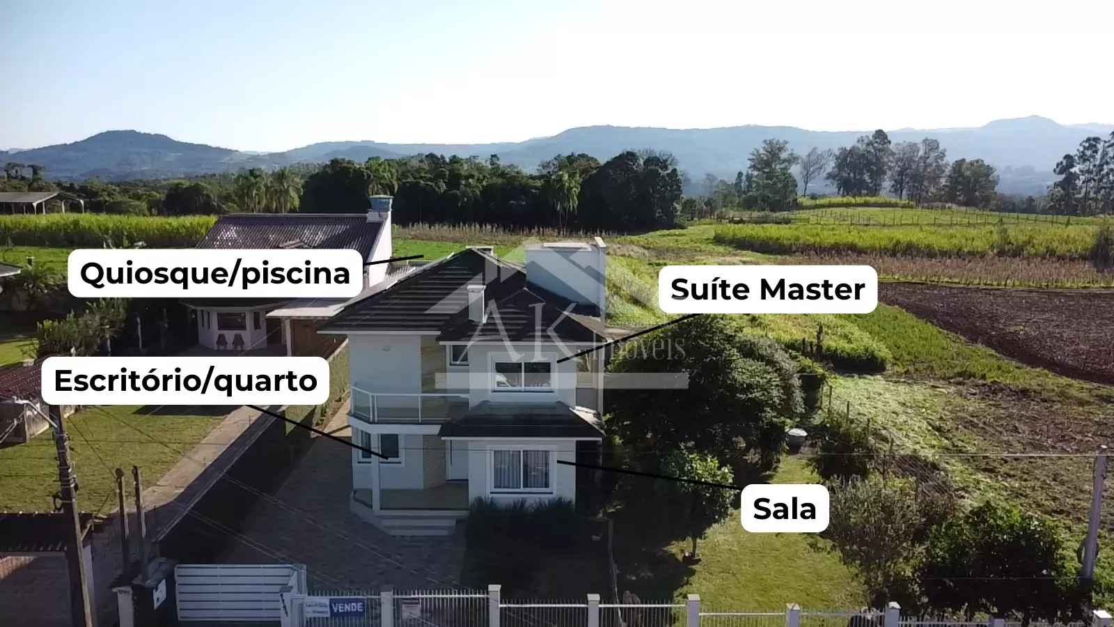 Residência excepcional com 04 quartos e piscina à venda em Ivoti