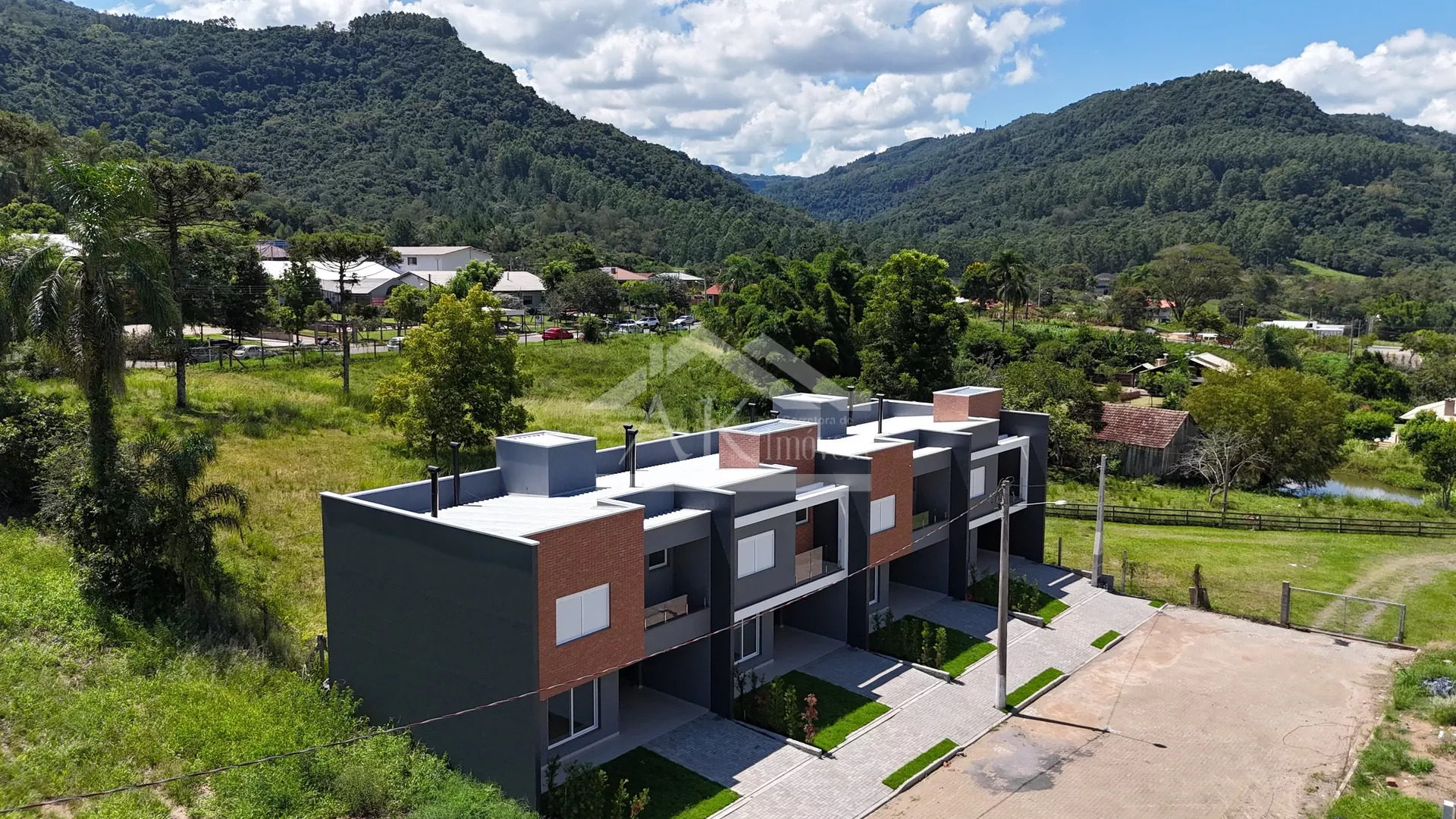 Sobrados com 2 suítes em Picada Café na Serra Gaúcha!