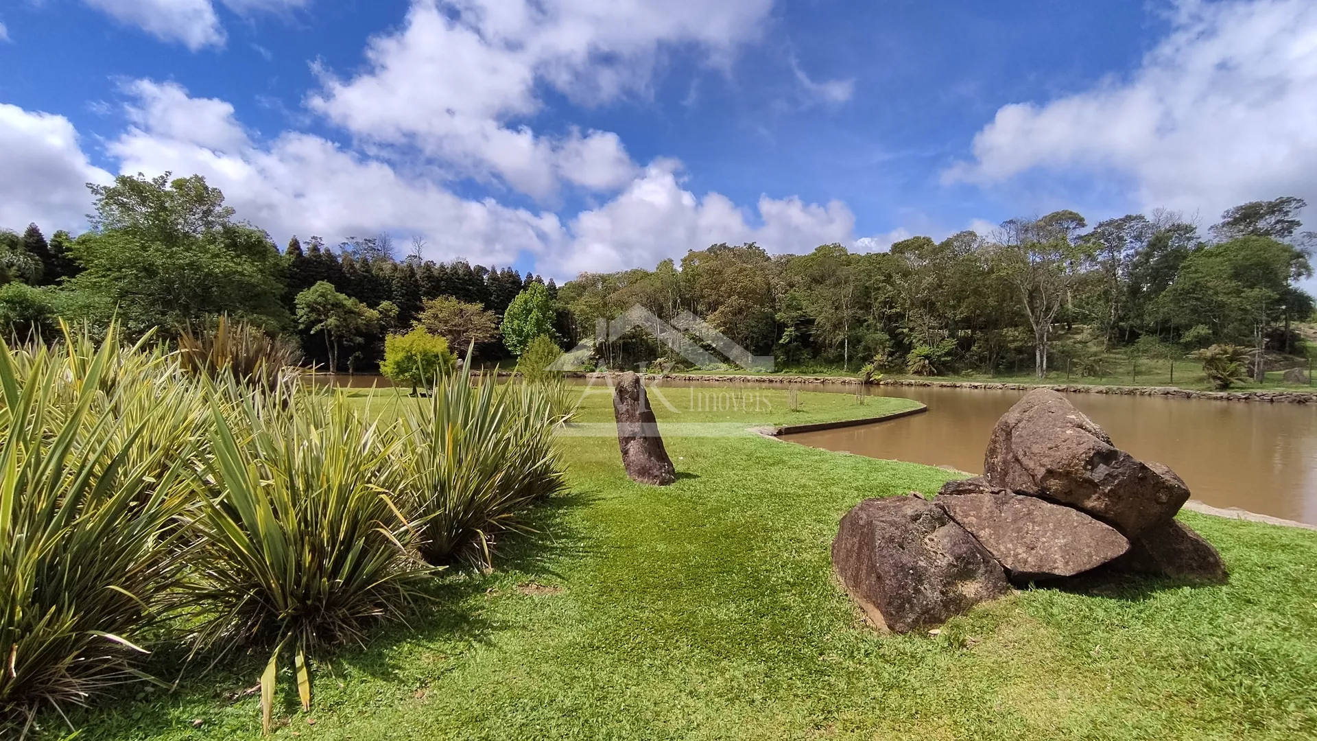 Sítio de cinema, com açudes e vista, à venda em Morro Reuter-RS