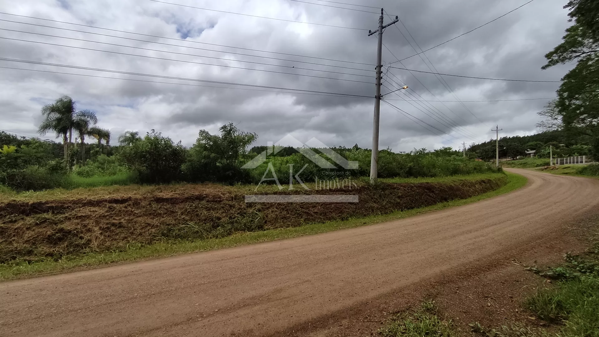 Área de terra com ótimo aproveitamento à venda na cidade de Presidente Lucena