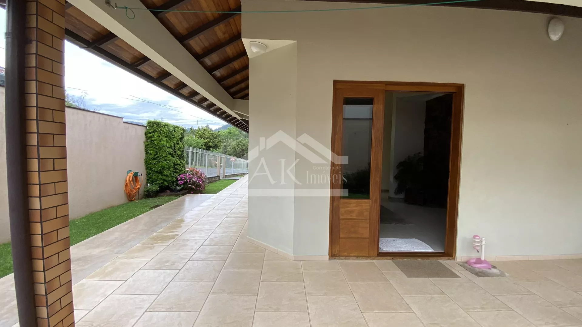 Imagens do imóveis Belíssima casa plana à venda em Picada Café na Serra Gaúcha
