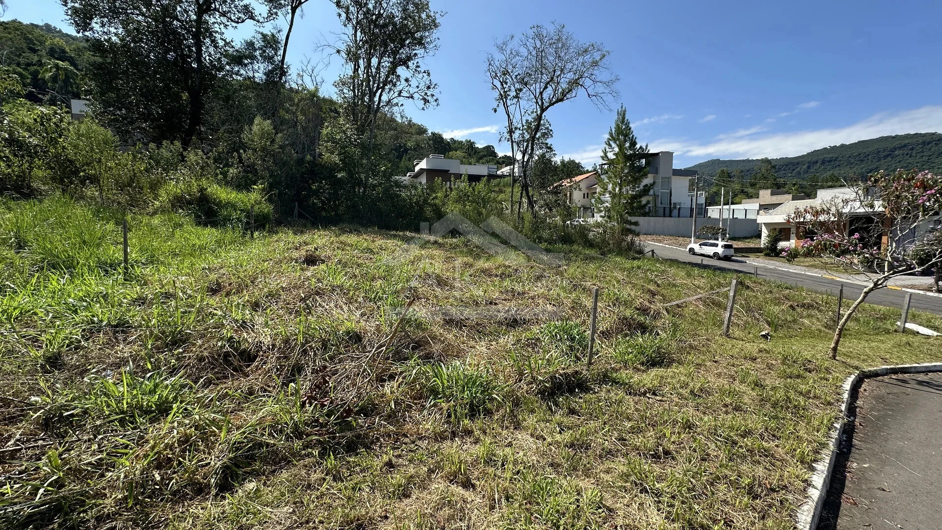 Terreno de esquina à venda em Picada Café na Serra Gaúcha