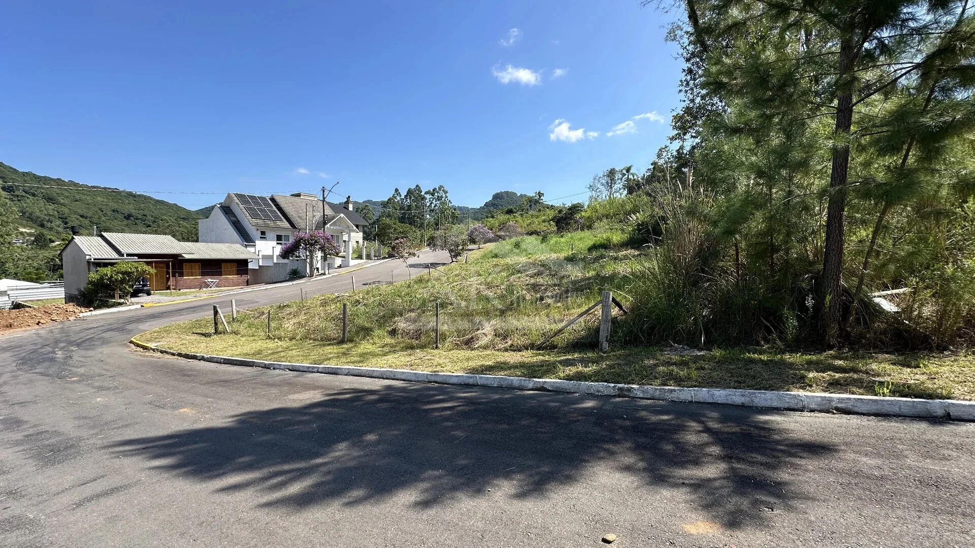 Terreno de esquina à venda em Picada Café na Serra Gaúcha