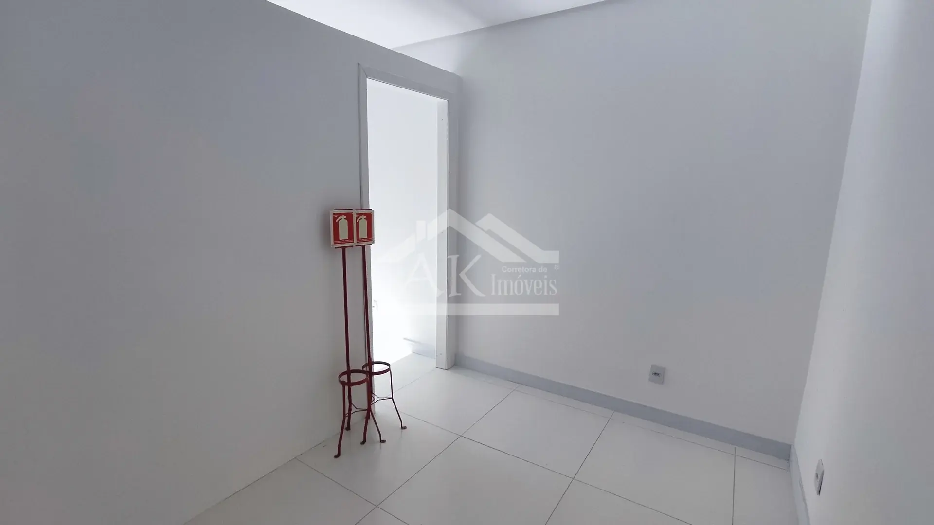 Ampla sala comercial para locação no bairro Joaneta, em Picada Café, na Serra Gaúcha