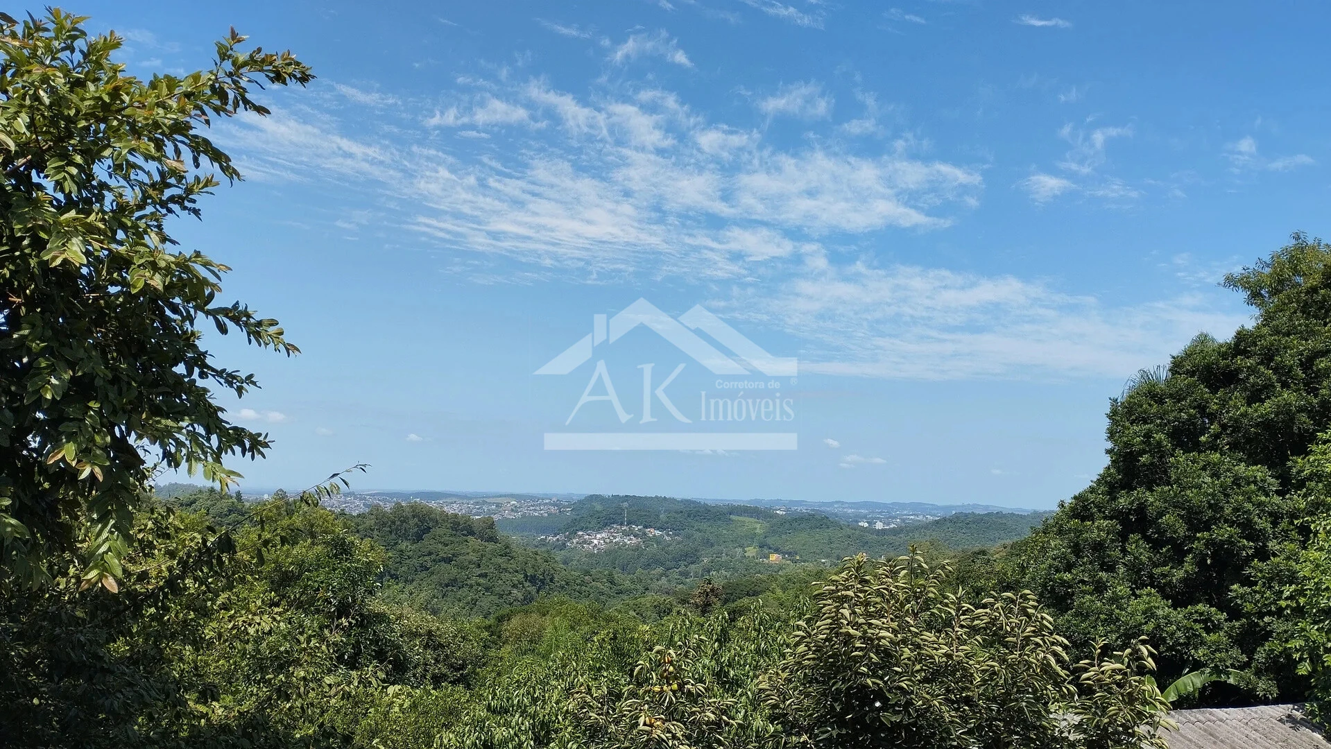 Imagens do imóveis Casa arborizada com vista panorâmica à venda em Dois Irmãos, RS
