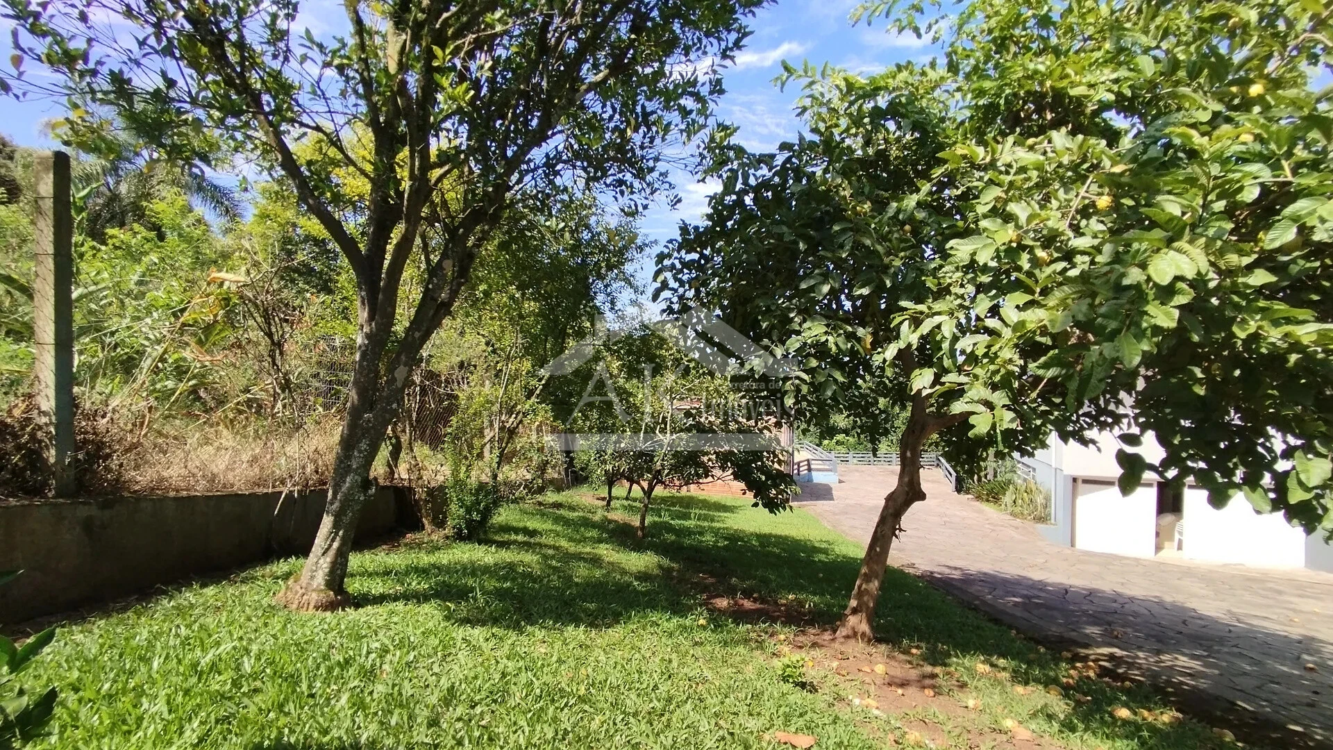 Imagens do imóveis Casa arborizada com vista panorâmica à venda em Dois Irmãos, RS