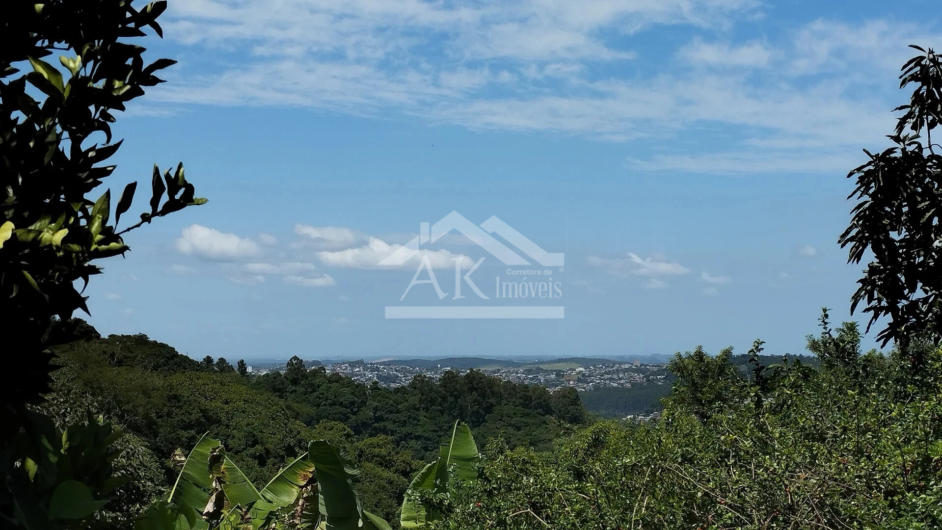 Imagens do imóveis Casa arborizada com vista panorâmica à venda em Dois Irmãos, RS