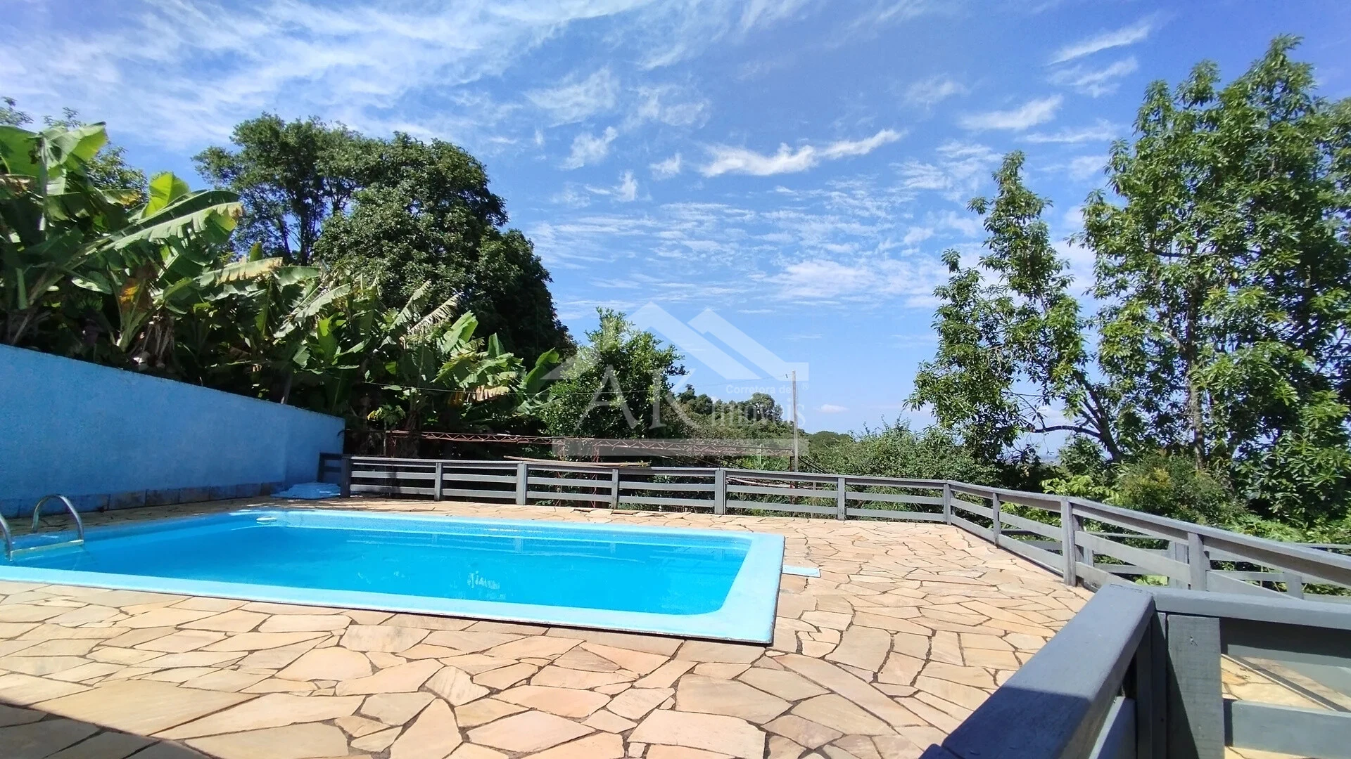 Imagens do imóveis Casa arborizada com vista panorâmica à venda em Dois Irmãos, RS
