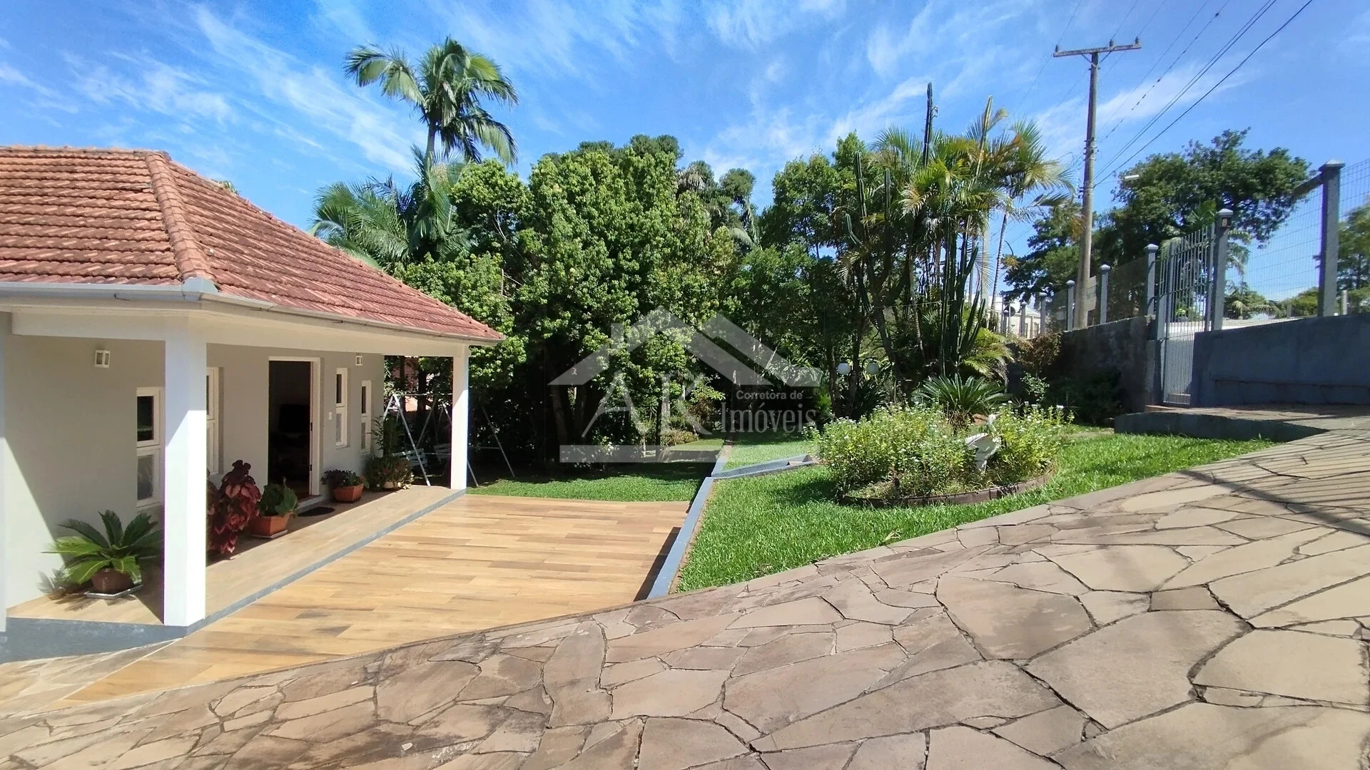 Imagens do imóveis Casa arborizada com vista panorâmica à venda em Dois Irmãos, RS