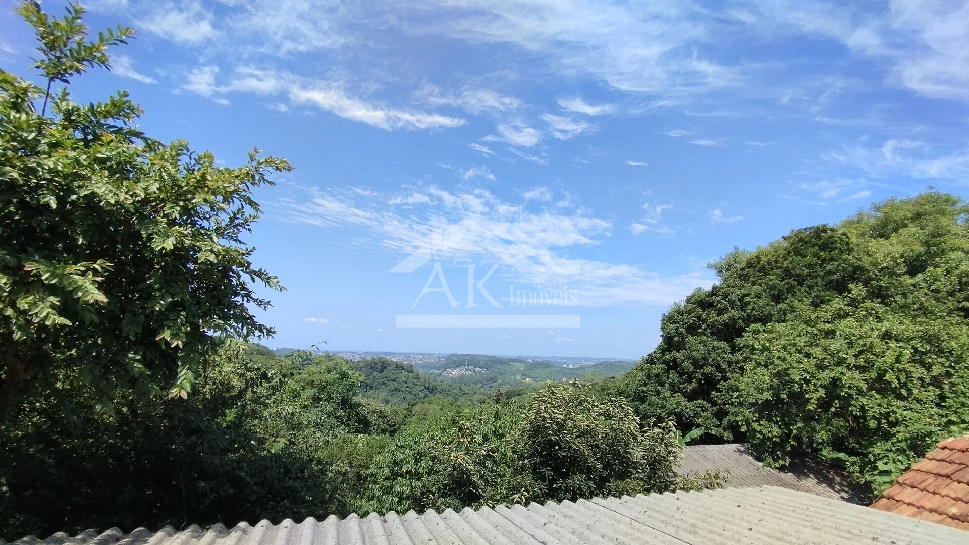 Imagens do imóveis Casa arborizada com vista panorâmica à venda em Dois Irmãos, RS