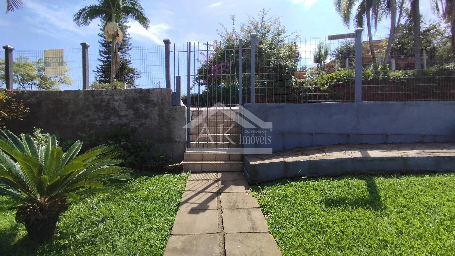 Imagens do imóveis Casa arborizada com vista panorâmica à venda em Dois Irmãos, RS