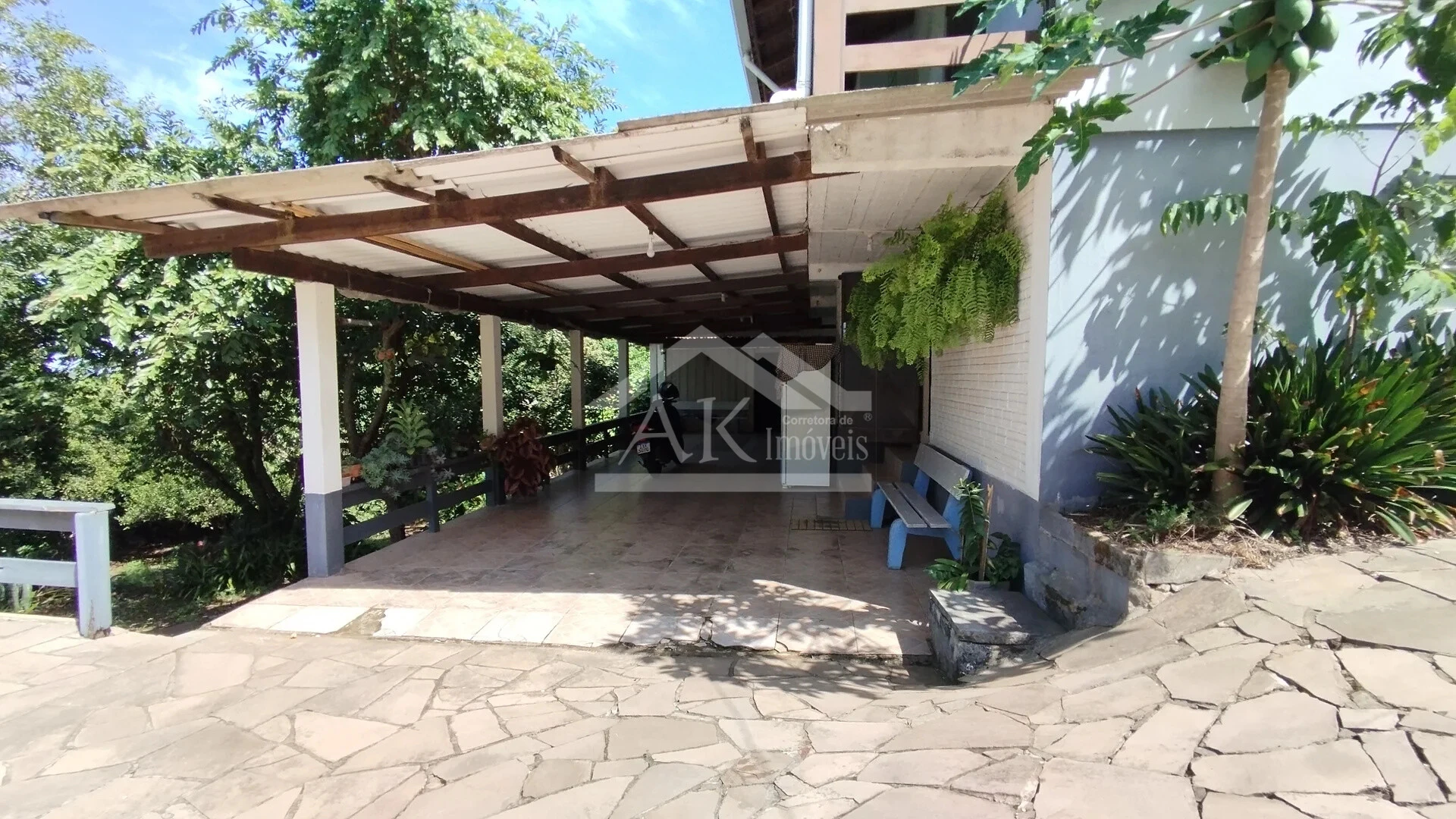 Imagens do imóveis Casa arborizada com vista panorâmica à venda em Dois Irmãos, RS